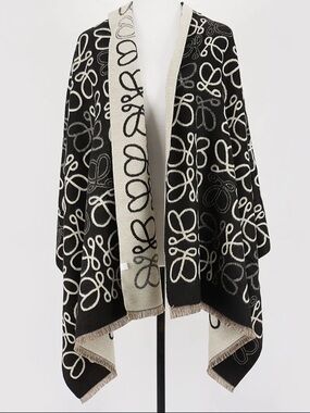 ShopEvelynne Black and Cream Wrap